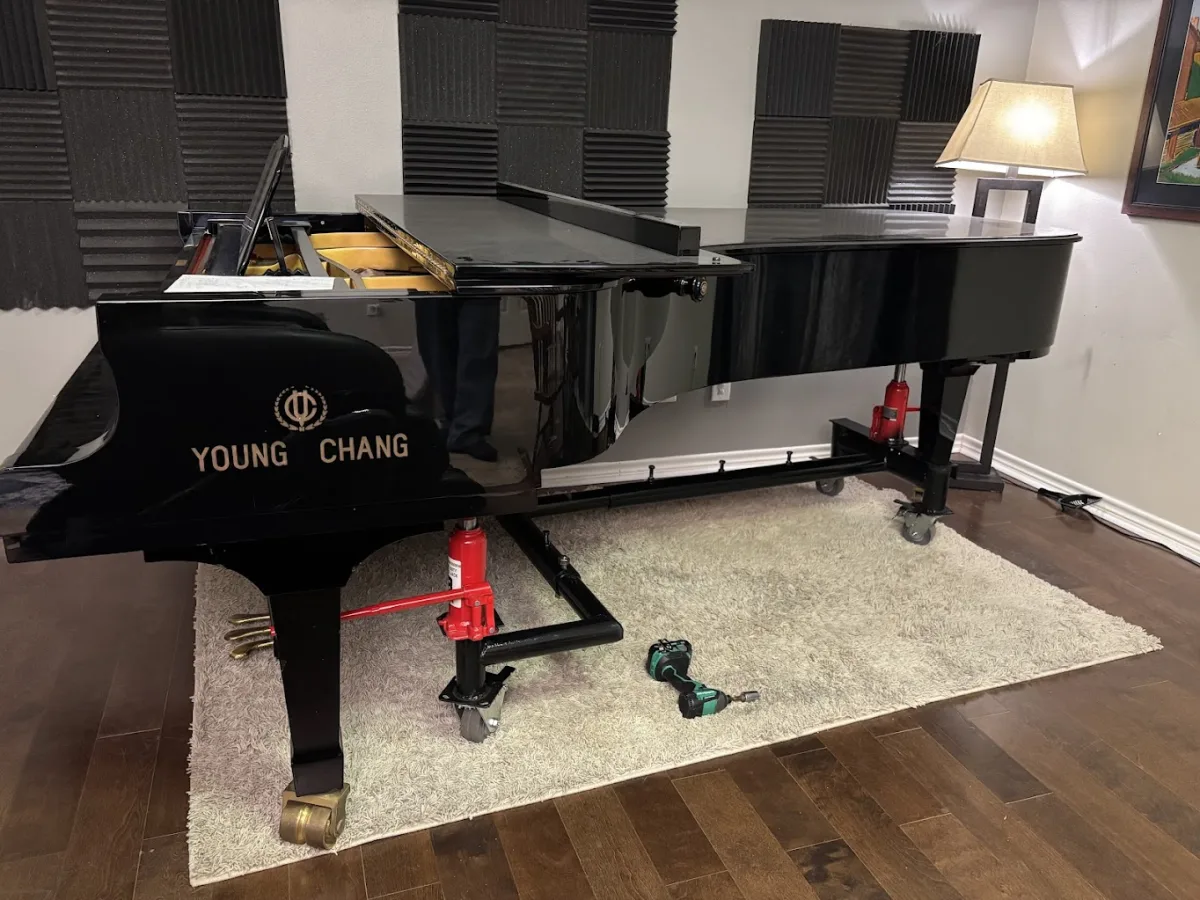 Grand piano on the Grand Chariot moving system